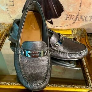 Coach Comfortable Pebbled Leather Metallic Driving Loafer in EUC